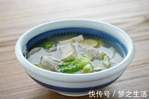 百合|晒晒我家的晚餐，经典三菜一汤，网友：拒绝精致穷，不剩菜不浪费