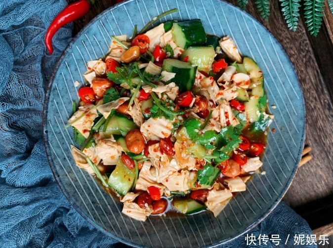 调凉菜,只加生抽是外行!教你万能凉拌汁,酸辣爽口,调啥都好吃