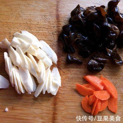 时蔬界的经典黑白配，山药炒木耳