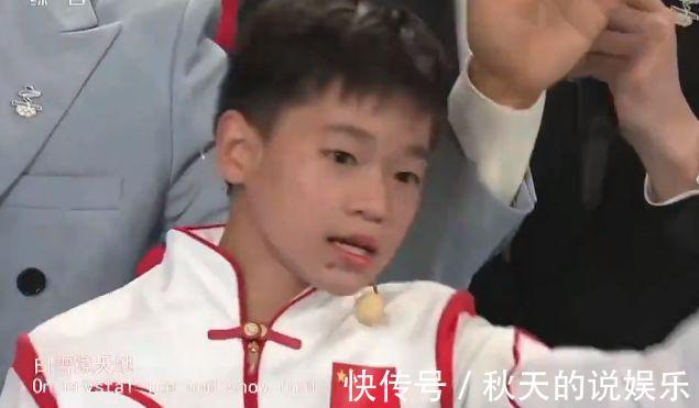 全紅嬋第一次現(xiàn)場唱歌!跳到體重300斤的李雯雯背上,大家笑場了