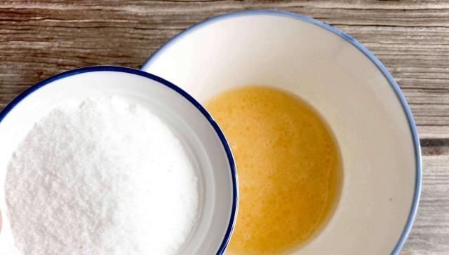 好吃|1个鸡蛋,1盒牛奶,1碗糯米粉,简单一拌,做出比蛋糕好吃的甜点