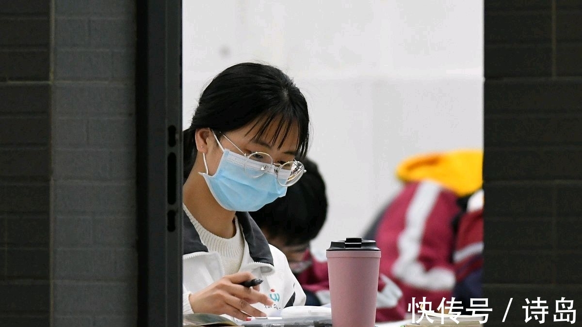 女儿|爸爸承诺女儿一张奖状10元钱,女儿拿出奖状爸爸懵了:痛并快乐着