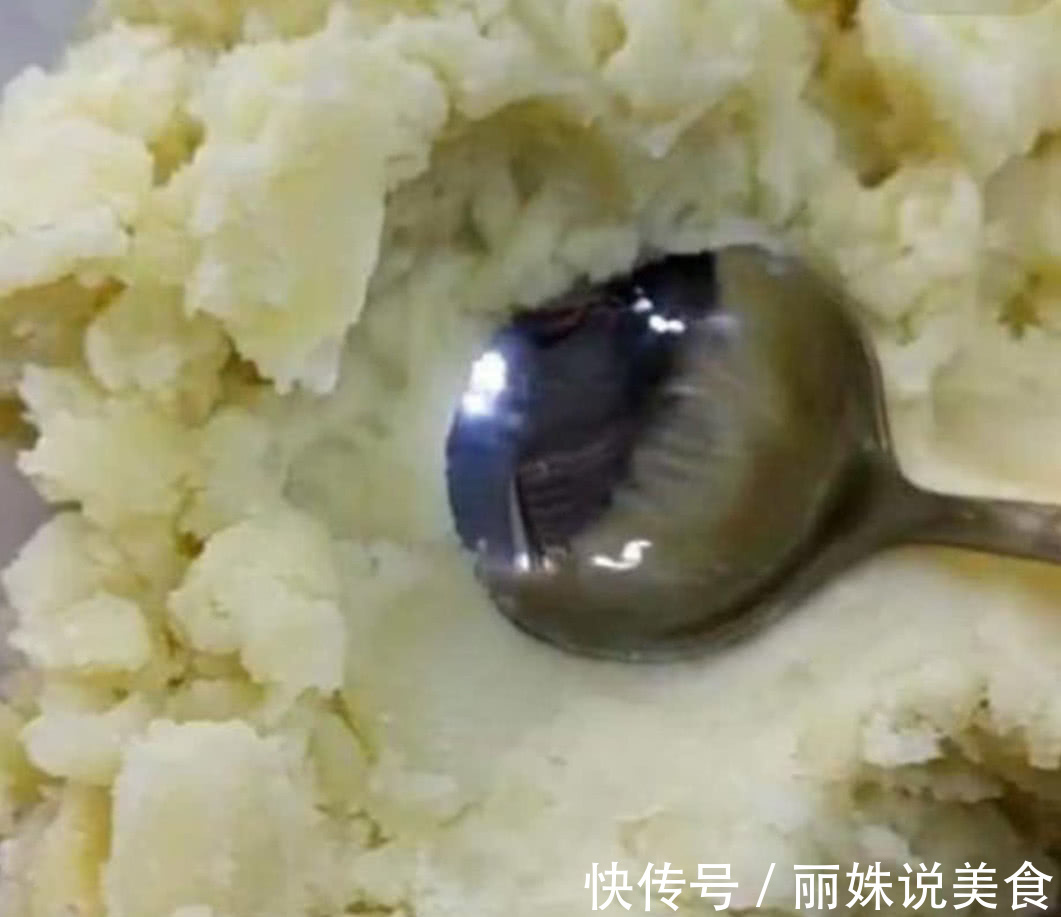 2个土豆1碗面粉,自制营养美味早餐饼,大人孩子每天都吃不厌!