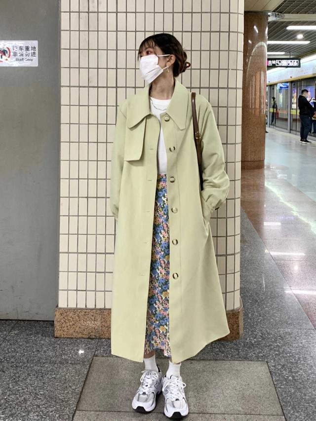 连衣裙|今年秋冬流行的风衣色号都在这,选这5种大衣,让你美出新高度