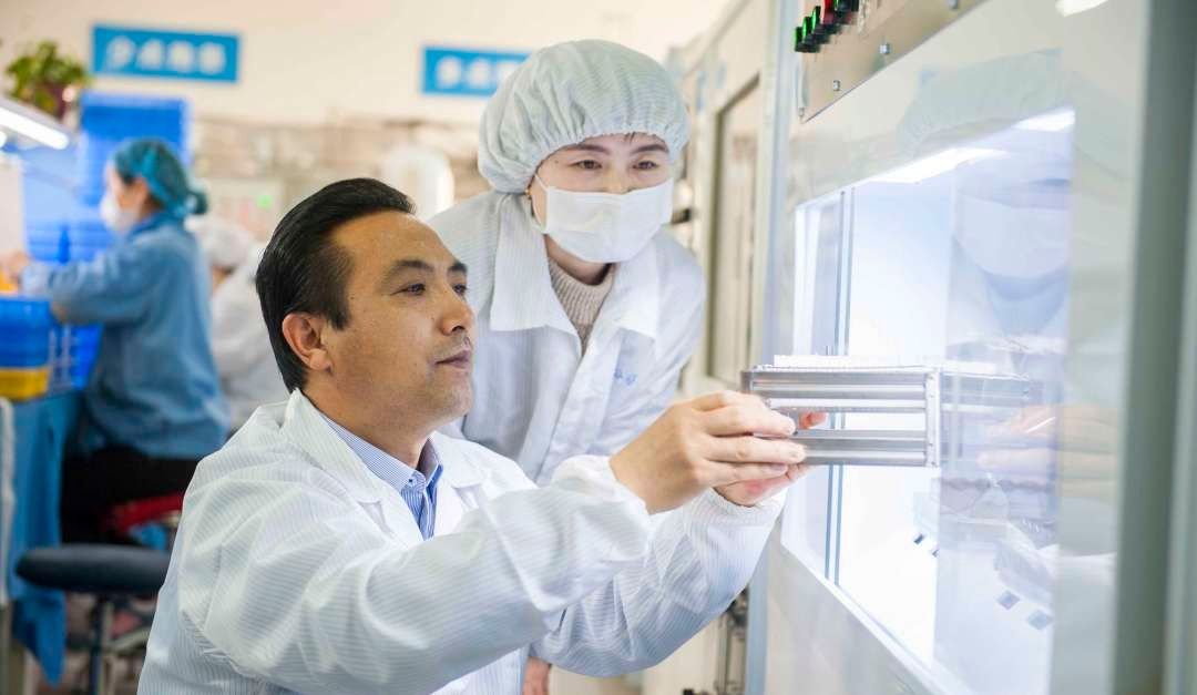 卢勇：我为航天器做“铠甲”