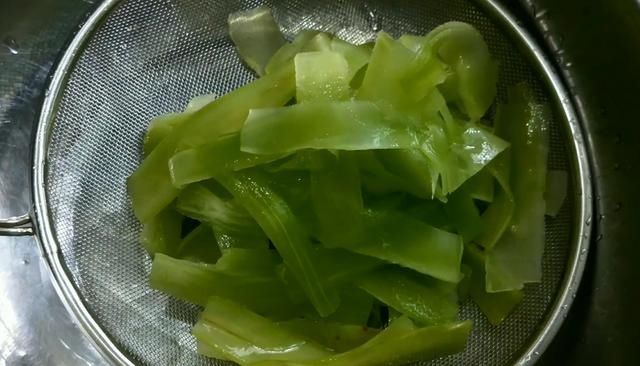  爽口|这才是莴笋最好吃的做法，脆嫩爽口，开胃下饭，赛过大鱼大肉