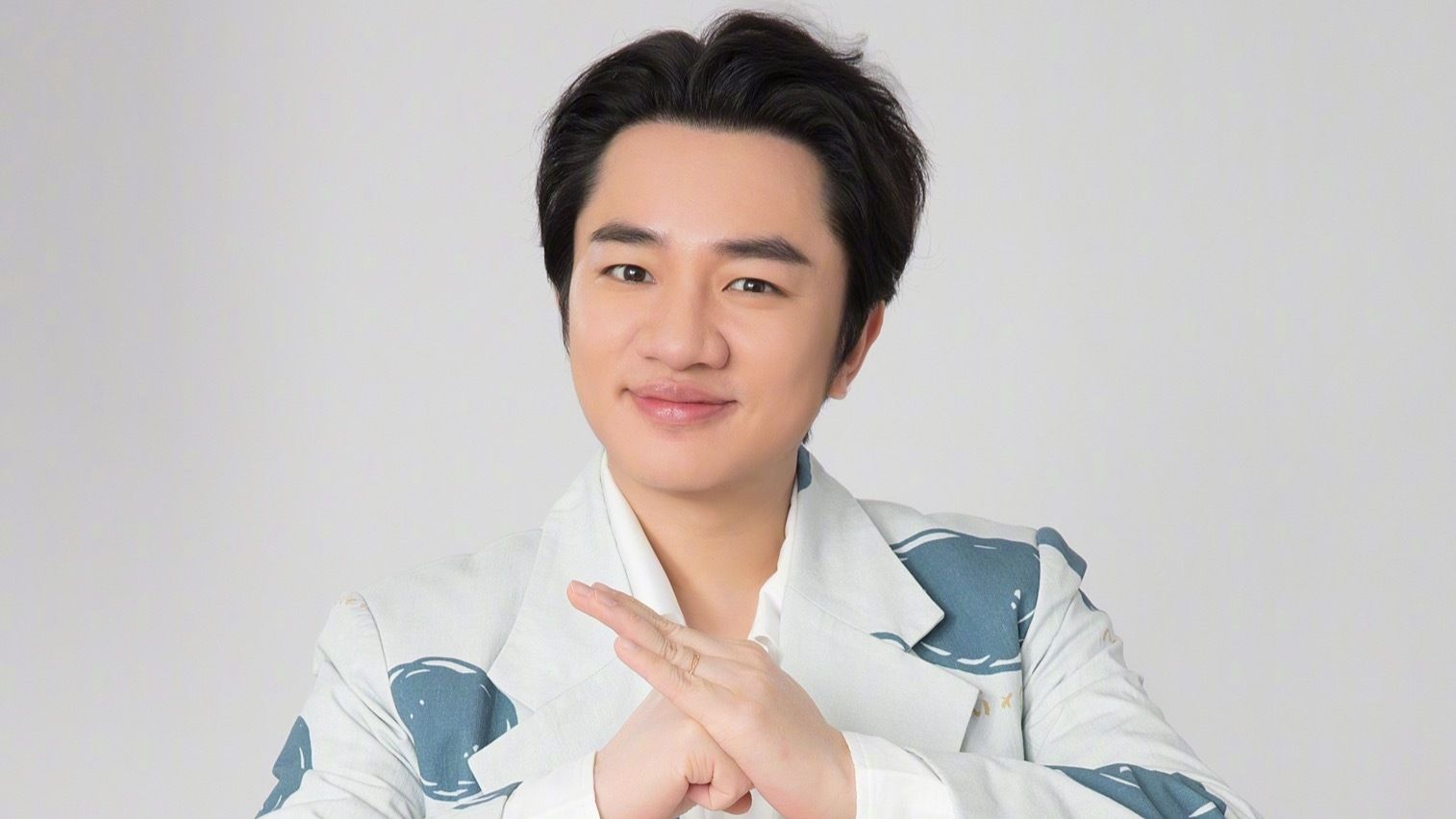 贺峻霖是“在逃”相声演员吧！回答与众不同，德云社快来收了他