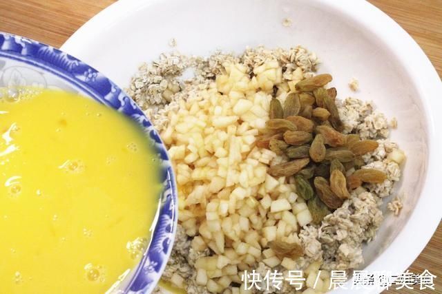 燕麦片|把苹果倒入燕麦片中，太厉害了，80岁奶奶教我的做法，简单实用