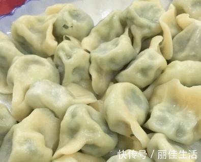 肉馅|秋天，吃菠菜不如吃此菜，钙是菠菜的4倍，包成饺子，吃起来真香！