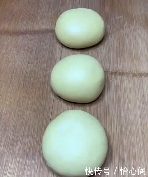 面包不用烤，上锅一蒸就好了，教你在家这样做，比蛋糕店还好吃