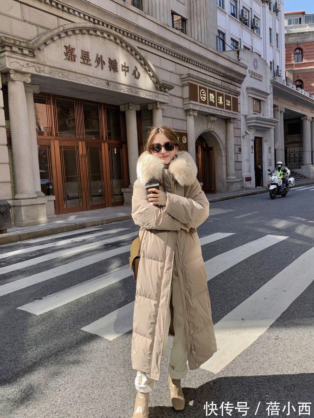 半身裙 今年羽绒服“穿长不穿短”,搭配思路给你总结好了,照穿就很时髦