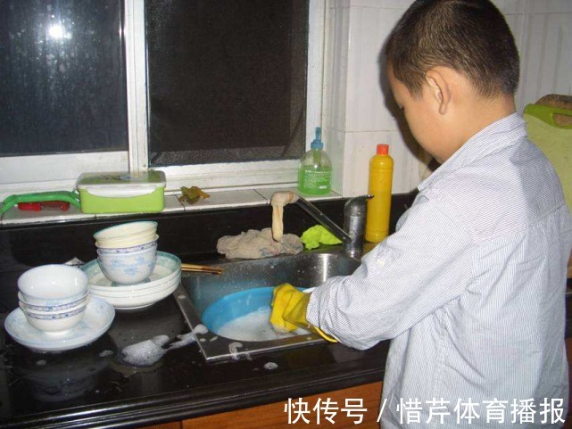 餐具|这样洗碗是在给家人一点点地“喂毒”,多少人是这样被“毒”大的