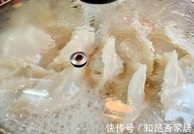冰花|还在煮速冻饺子?大叔教你雪花煎饺,外酥里嫩,让生活多点趣味~