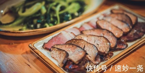 腊肉|贵州最美苗寨，夜景阑珊如童话，游客来了就不想走