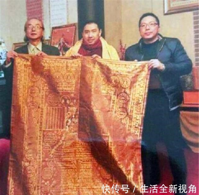 拍卖|他用九万买袈裟,专家称曾盖在死者身上不吉利,后拍出1.3亿