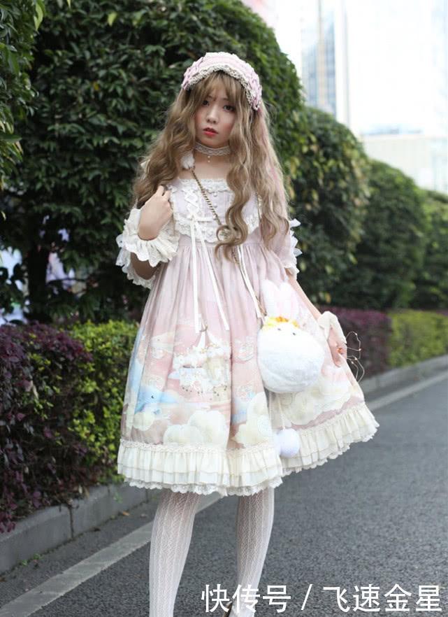 cospl13岁coser不得了,堆堆袜都能穿成船袜,伸腿那刻长到逆天