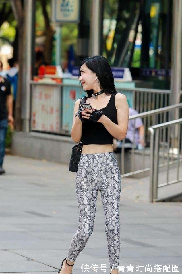 装扮 独具个性的瑜伽裤装扮平添美丽气质,透出不凡的格调,时尚精致!