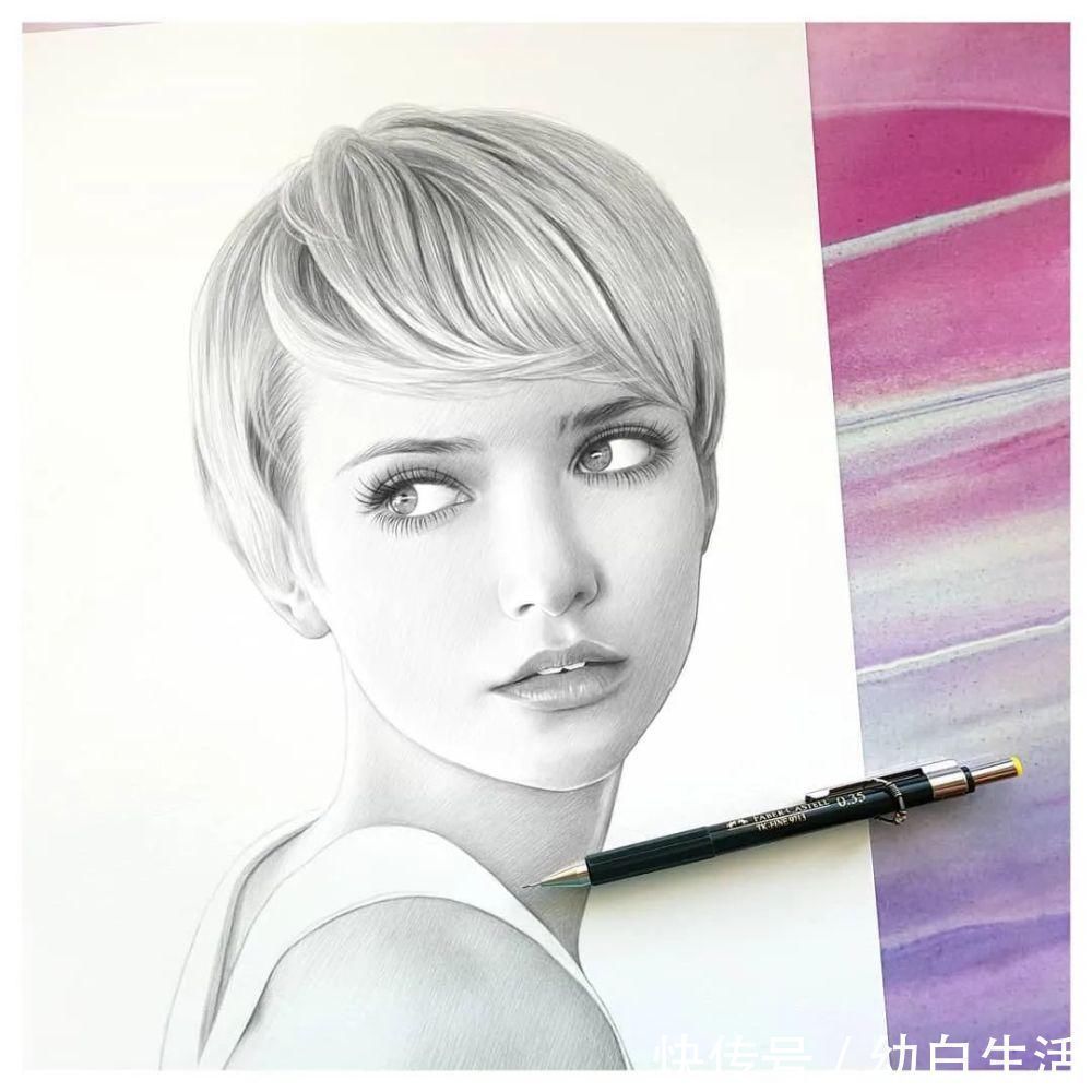 手绘$总被怼素描画得像头盔,瞧她用自动铅笔画,笔笔都是功力,厉害了!