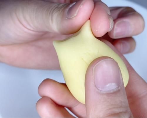 软萌可爱的烧果子，搭配香甜软糯的豆沙馅，做法超简单