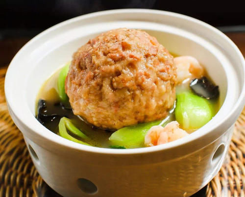 同样是肉丸,“狮子头”与“四喜丸子”为啥不一样,区别在哪里?