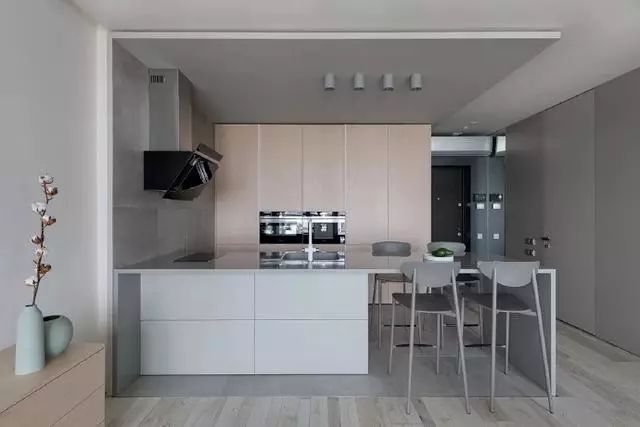 移门|53㎡简约风单身公寓,不做电视墙,巧用移门做隔断,设计很巧妙!