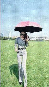 |搞笑GIF趣图:你能不能不要像一个磨人的小妖精,我还有事呢?