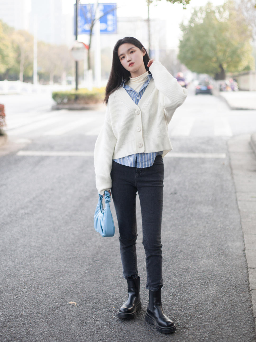 气质|女人少穿“大妈裤”,来看看4个实用九分裤搭配,演绎气质美