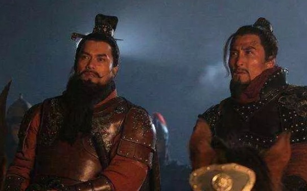 适合|最适合当梁山头领的人,不是宋江也不是晁盖,而是明哲保身的他