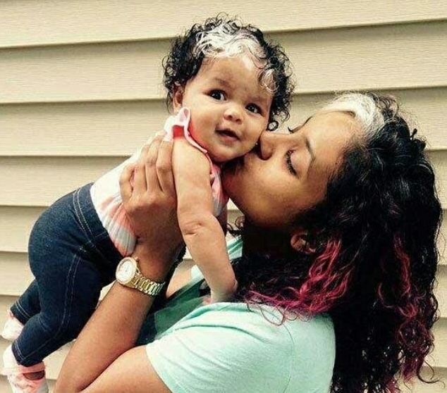 白毛|女婴生下来头上有一撮白毛,医生嘲笑,宝妈却乐坏了