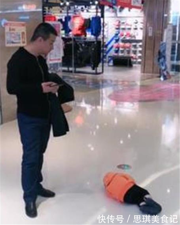 宝爸|4岁女儿商场撒泼打滚,声称“不买就不起来”,父亲静静看了3小时