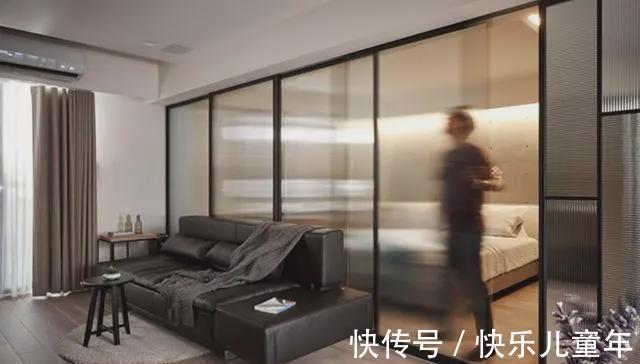 衣柜|35平单身公寓,家里太小就把床藏到柜子里,果然方便又显宽敞!