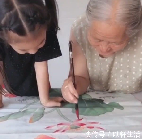 百岁老人教孙女绘画,却被说成江湖味太重,属千篇一律的民间作品
