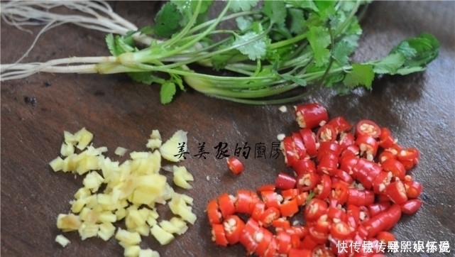 炒牛肉时，加料酒是大错特错加点“它”，鲜嫩水灵，还不粘锅