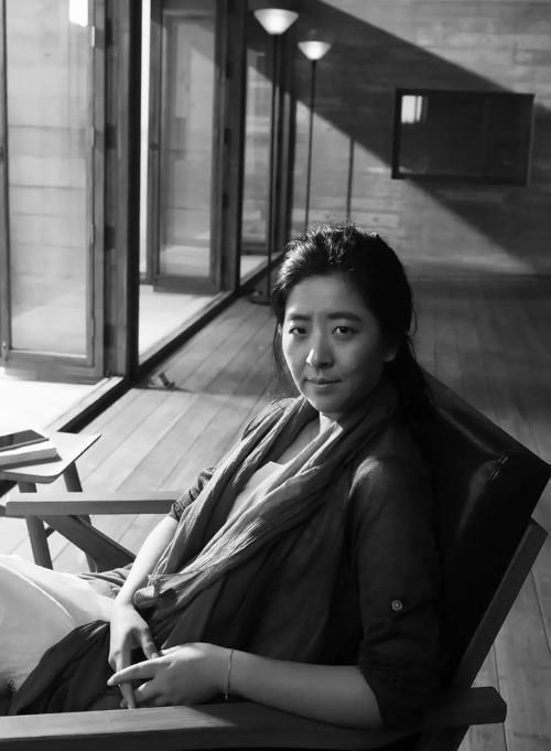 黄惇&张艺谋独家签约的书法家许静,因写字而走红,她书法水平如何呢?