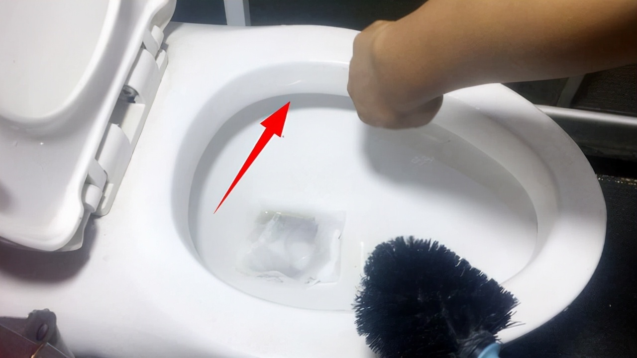 马桶|等我有钱了，卫生间绝不装洗手池！瞧我闺蜜这样“装”，真有才