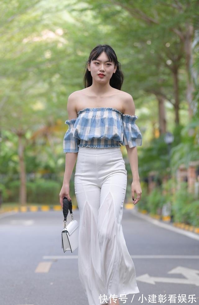 小姐姐|街拍：小姐姐气质出众高腰打底裤搭配，上衣紧身个性耐看的潮流范