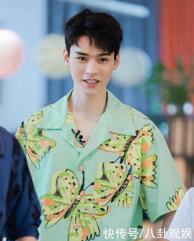 小也|龚俊暂别《中餐厅》,晒照感谢合伙人,还分享了小龙虾的制作秘方