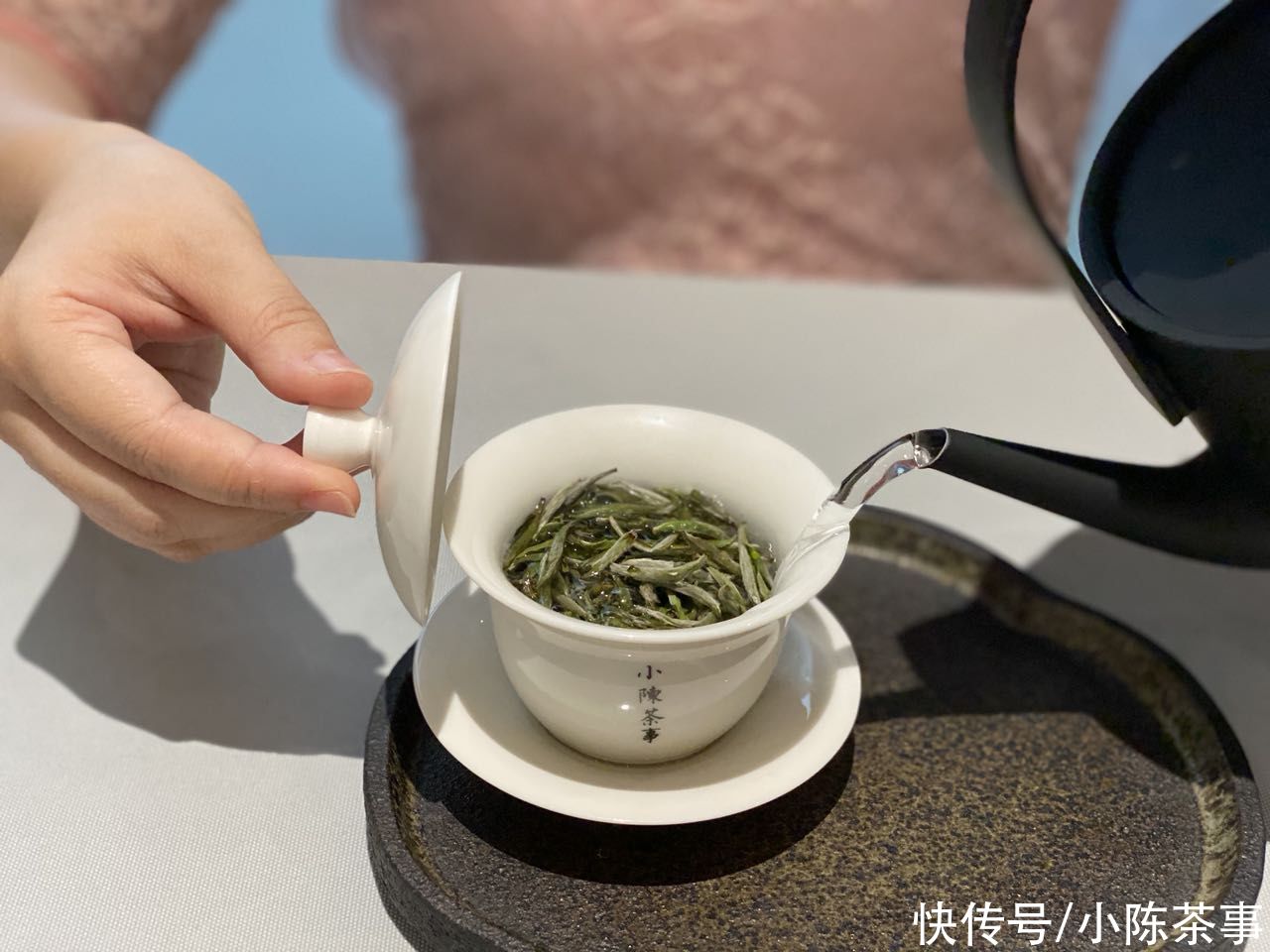 岩茶|六大茶类中，绿茶、白茶、红茶、岩茶，分别需要什么水温冲泡？