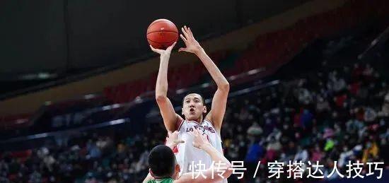 运动能力|47%三分命中率!第一准中锋!变了,易建联真变了