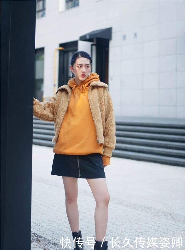 时尚|冬季摇粒绒外套不好穿?不急与靴子搭配起来,简单时尚又洋气