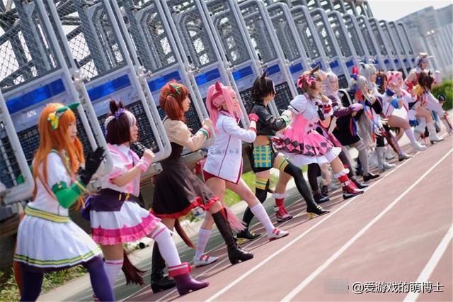 315cos|还原《赛马娘》角色飞踢动作,日本COSER把自己摔骨折了