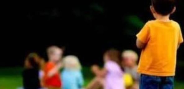 老师|女儿昂贵杯子在学校被摔,对方父母只肯赔偿50,老师处理方法很赞