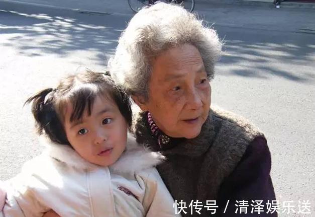 喝水|4岁女童喝水进医院,医生提醒3个时间段别给娃喝水,脾虚不长个