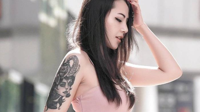 粉色|精致女人, 粉色吊带连衣裙, 穿出时尚少女感