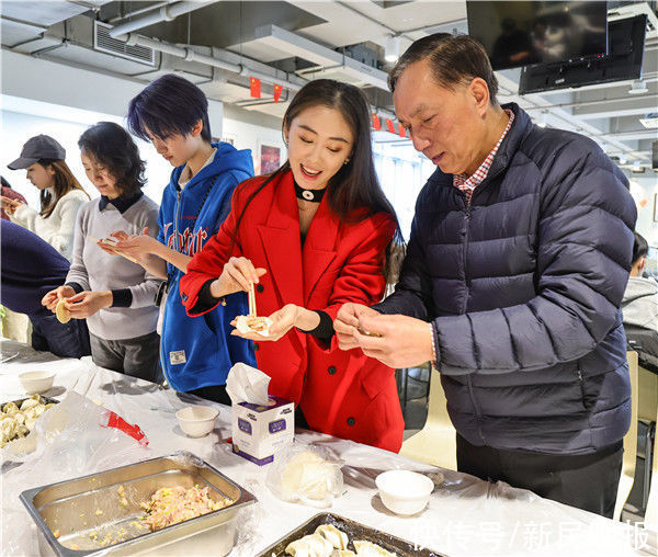 毕然|“鹮仙”们一起动手包饺子，上海歌舞团的团圆饭“仙气十足”