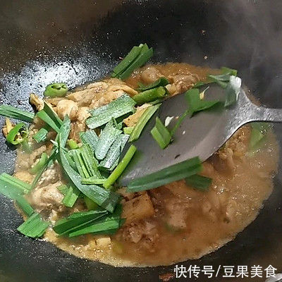 肉卷|学会牛蛙爆炒黄金肉卷，解锁正宗味儿