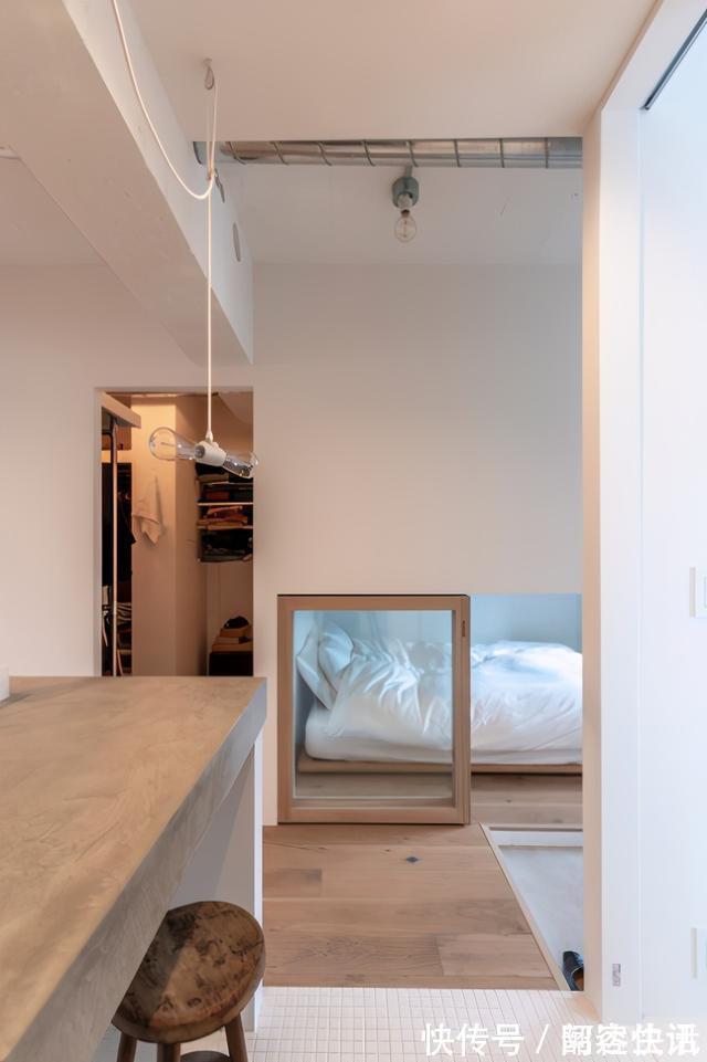 玄关|都是卧室隔断,日本给下方装不到半人高玻璃推拉门,地面当换鞋凳