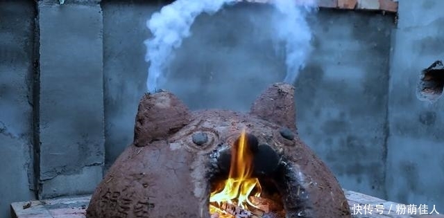 在过去,这种土窑很多人都用过,现在已经很少见了。