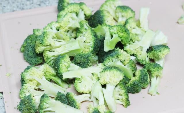 满分|总嫌炒西兰花味道太寡淡原来调料没放对,这么做,美味指数满分