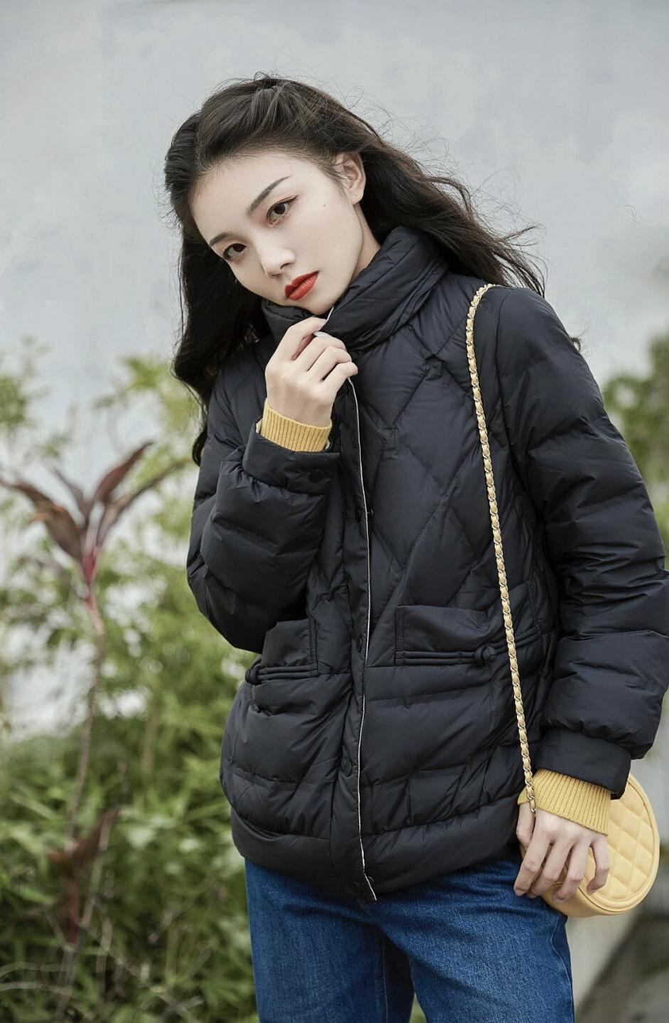 高领|被这组时髦洋气的羽绒服搭配折服了,保暖时髦,大家可以照搬